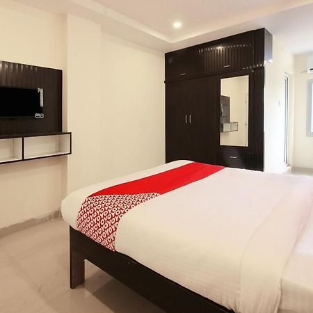 Hotel Oyo Sri Vinayaka Grand Shamshabad Exterior foto