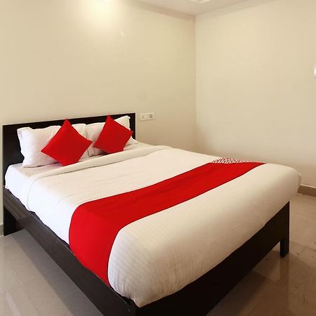 Hotel Oyo Sri Vinayaka Grand Shamshabad Exterior foto