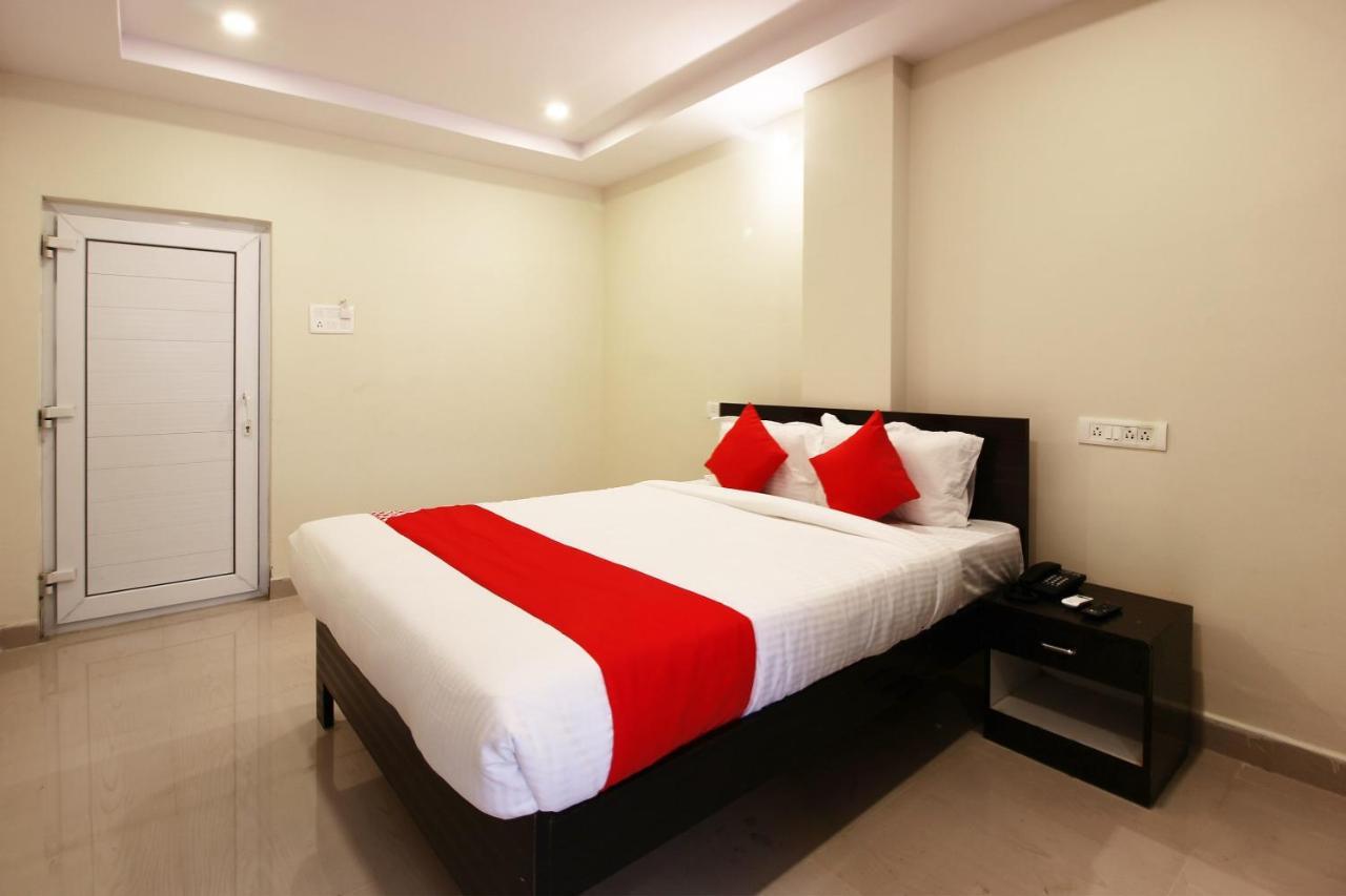Hotel Oyo Sri Vinayaka Grand Shamshabad Exterior foto