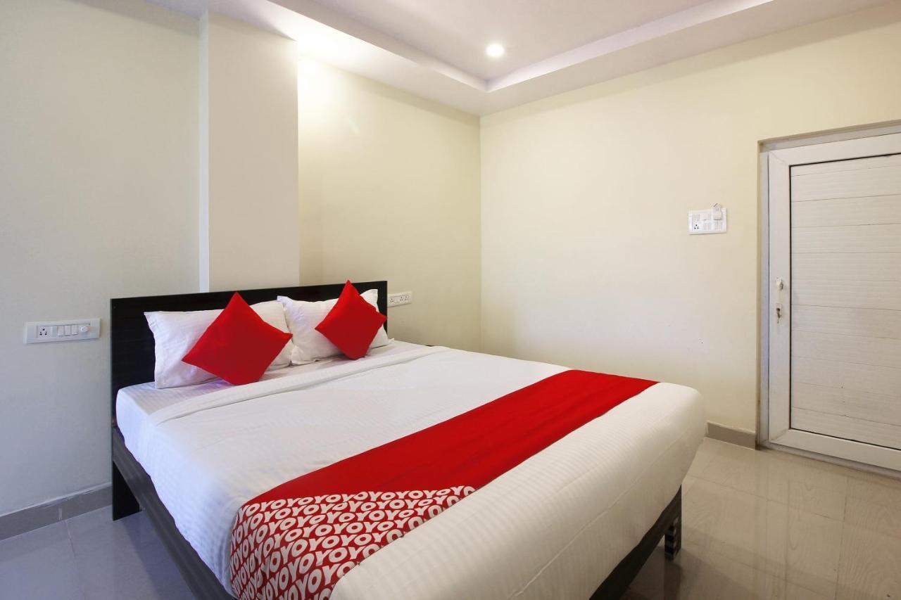 Hotel Oyo Sri Vinayaka Grand Shamshabad Exterior foto