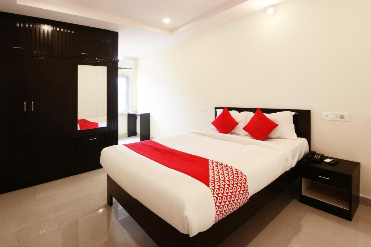 Hotel Oyo Sri Vinayaka Grand Shamshabad Exterior foto