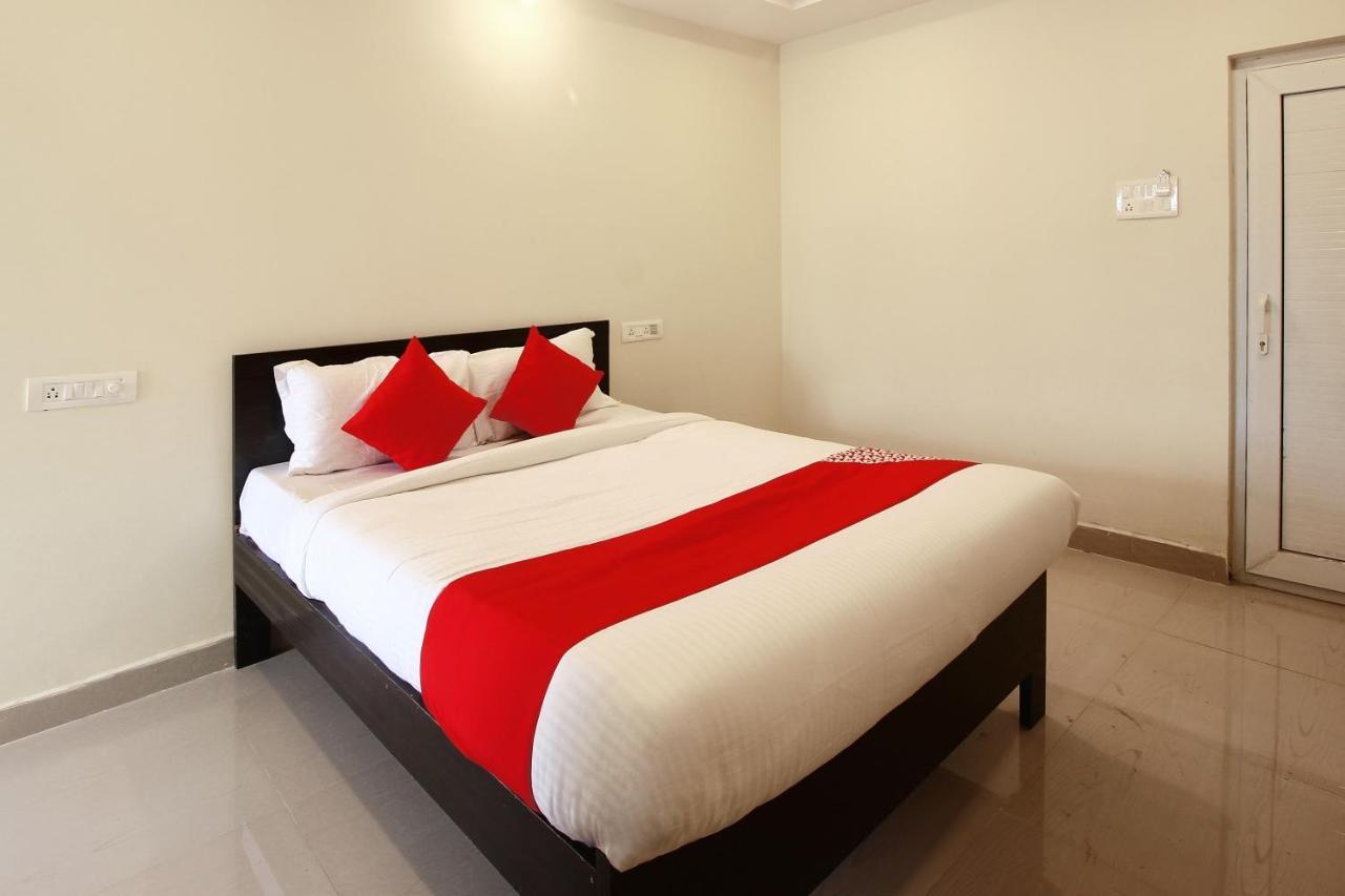 Hotel Oyo Sri Vinayaka Grand Shamshabad Exterior foto