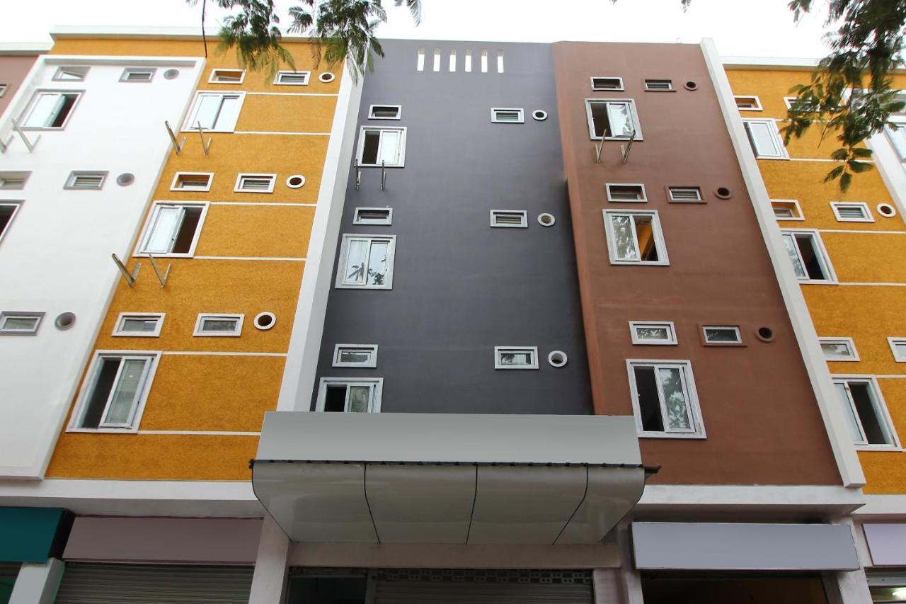 Hotel Oyo Sri Vinayaka Grand Shamshabad Exterior foto
