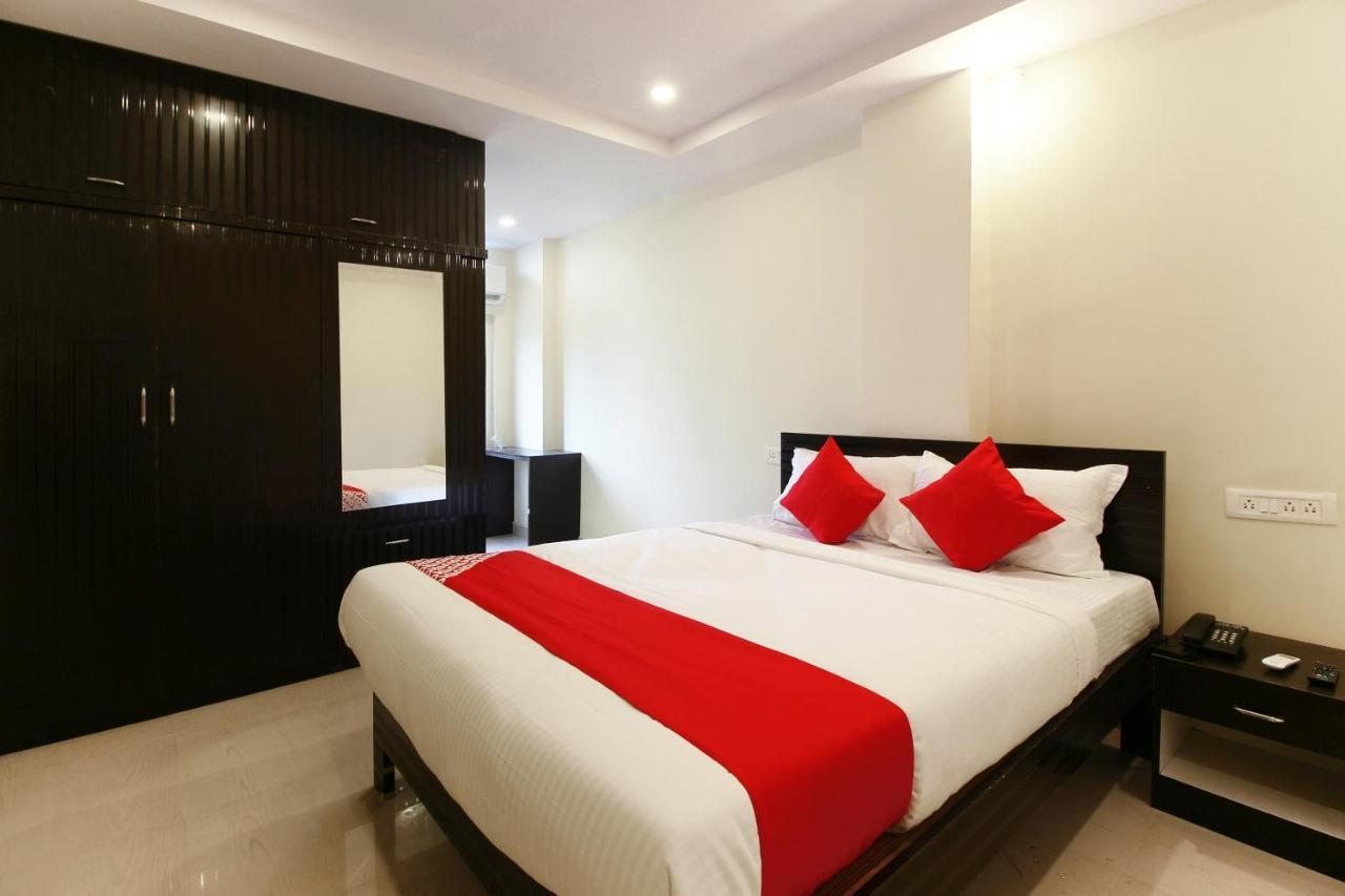 Hotel Oyo Sri Vinayaka Grand Shamshabad Exterior foto