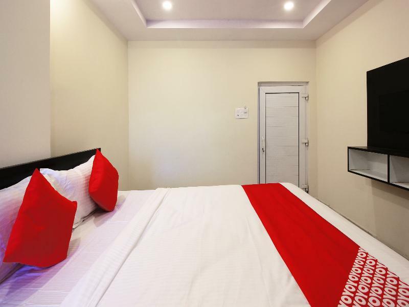 Hotel Oyo Sri Vinayaka Grand Shamshabad Exterior foto